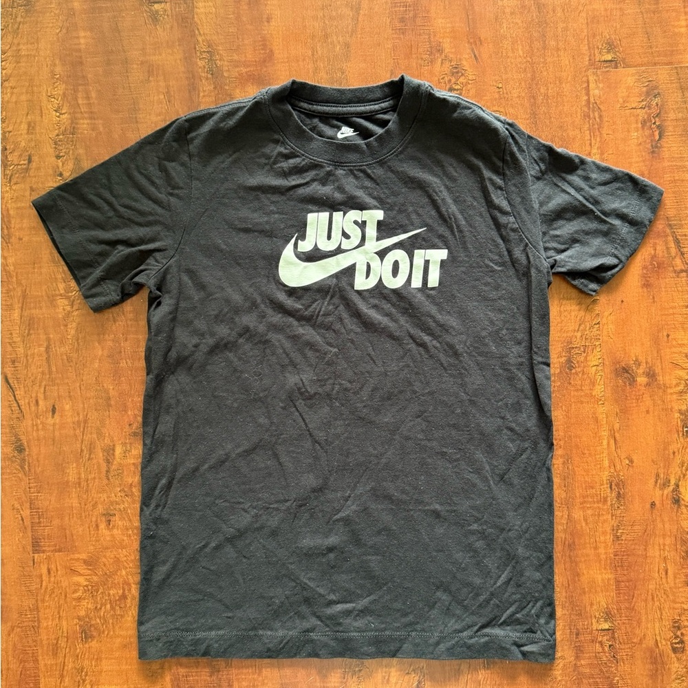 Nike boys  Black T-Shirt